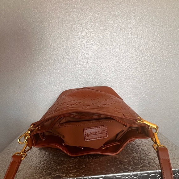 GLAMAHOLIC MEDIUM MONOGRAM BUCKET BAG - Picture 7 of 14